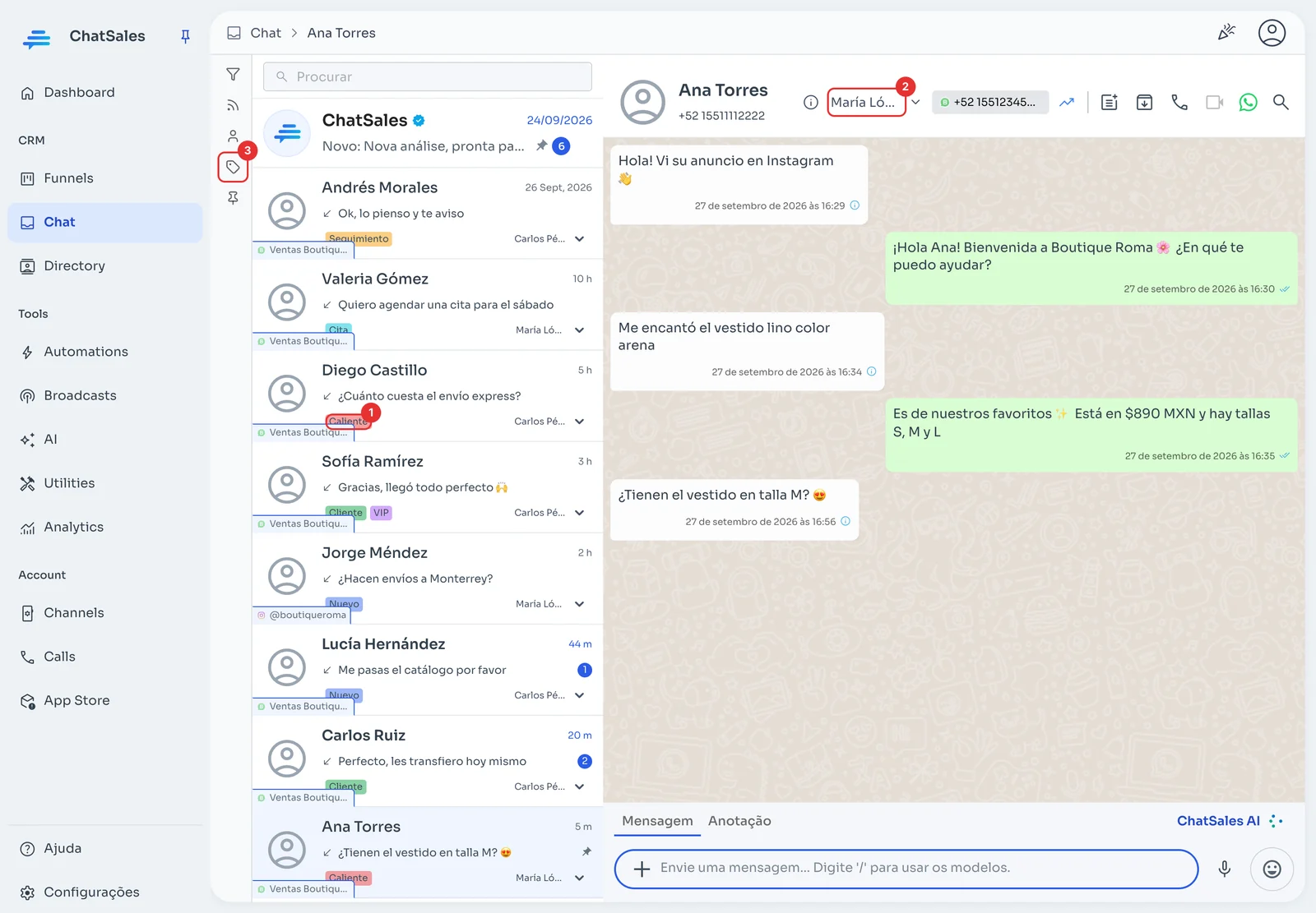 Caixa de entrada do ChatSales com etiquetas na lista e o atendente atribuído no cabeçalho